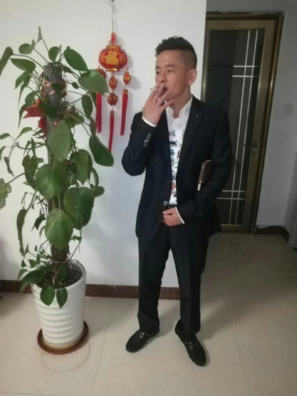 男人三十而立的第二张照片--汕尾相亲服务中心